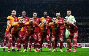 Galatasaray, Ajax maçı için Hollanda'ya gitti
