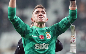 Fernando Muslera çıldırdı! Serkan Kırıntılı'nın üzerine yürüdü