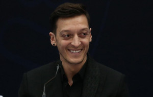 Mesut Özil Katar'a neden gitti? Fenerbahçe'den ayrılıyor mu?